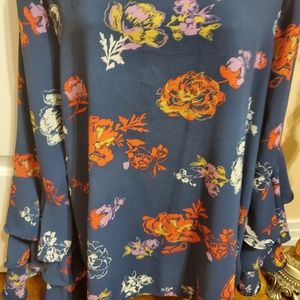 Great condition, ladle's top, floral print, L